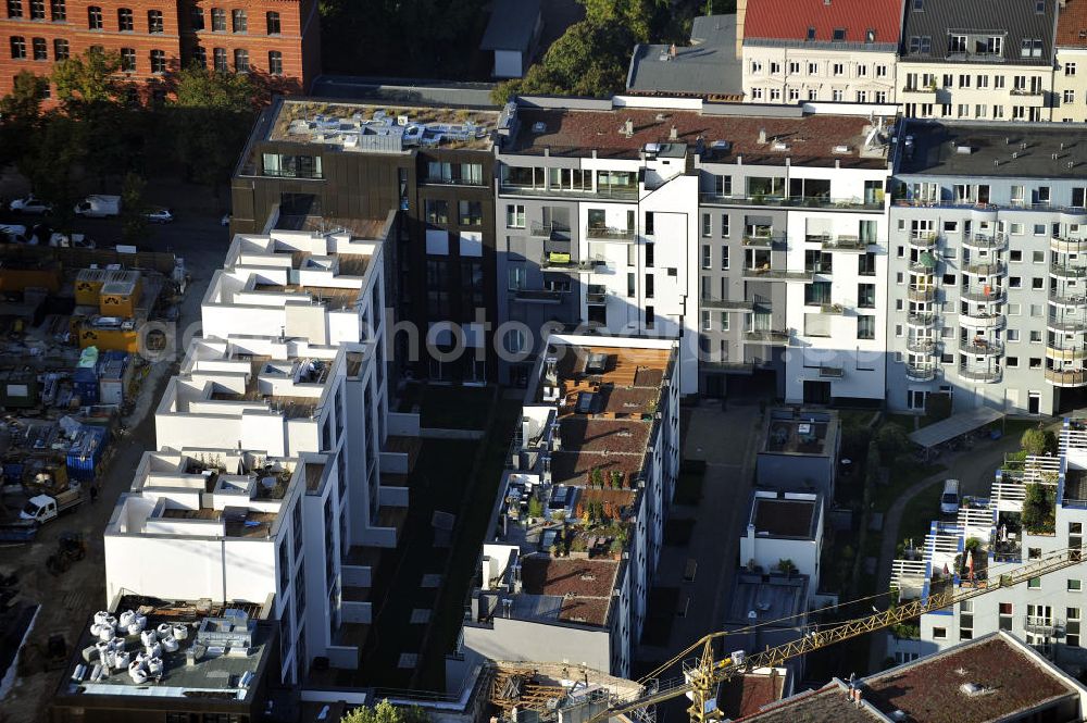 Aerial photograph Berlin - Blick auf die Baustelle des Wohnneubaugebiet Marthashof an der Schwedter Straße im Stadtteil Prenzlauer Berg. Der Neubau ist ein Projekt der STOFANEL Investment AG , Projektsteuerer die city Bauten mbH, Baufirma die ALPINE Bau Deutschland. View of the residential development area „Marthashof Urban Village“ at the Berlin - district Prenzlauer Berg.