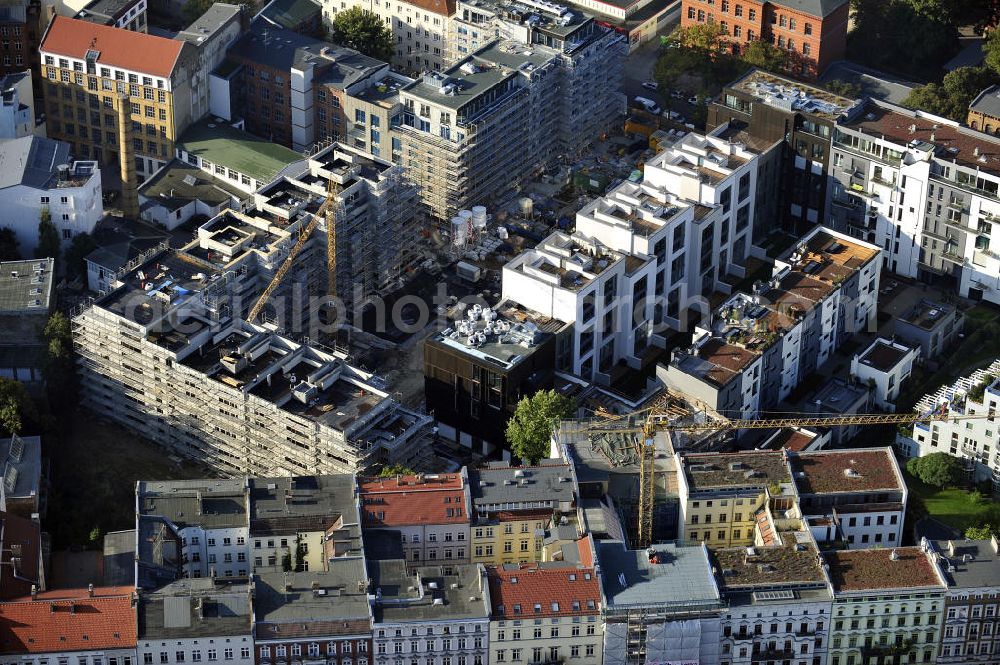 Aerial image Berlin - Blick auf die Baustelle des Wohnneubaugebiet Marthashof an der Schwedter Straße im Stadtteil Prenzlauer Berg. Der Neubau ist ein Projekt der STOFANEL Investment AG , Projektsteuerer die city Bauten mbH, Baufirma die ALPINE Bau Deutschland. View of the residential development area „Marthashof Urban Village“ at the Berlin - district Prenzlauer Berg.