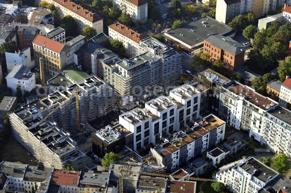 Aerial photograph Berlin - Blick auf die Baustelle des Wohnneubaugebiet Marthashof an der Schwedter Straße im Stadtteil Prenzlauer Berg. Der Neubau ist ein Projekt der STOFANEL Investment AG , Projektsteuerer die city Bauten mbH, Baufirma die ALPINE Bau Deutschland. View of the residential development area „Marthashof Urban Village“ at the Berlin - district Prenzlauer Berg.