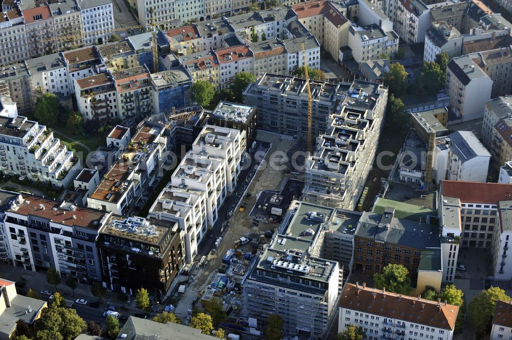 Aerial photograph Berlin - Blick auf die Baustelle des Wohnneubaugebiet Marthashof an der Schwedter Straße im Stadtteil Prenzlauer Berg. Der Neubau ist ein Projekt der STOFANEL Investment AG , Projektsteuerer die city Bauten mbH, Baufirma die ALPINE Bau Deutschland. View of the residential development area „Marthashof Urban Village“ at the Berlin - district Prenzlauer Berg.