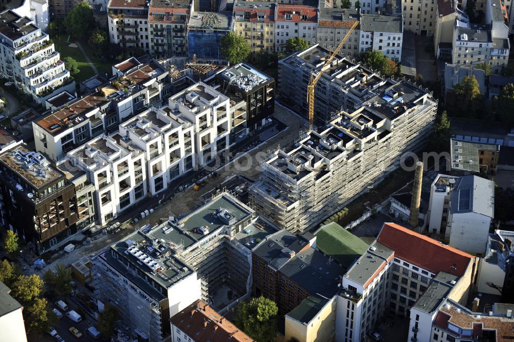 Berlin from the bird's eye view: Blick auf die Baustelle des Wohnneubaugebiet Marthashof an der Schwedter Straße im Stadtteil Prenzlauer Berg. Der Neubau ist ein Projekt der STOFANEL Investment AG , Projektsteuerer die city Bauten mbH, Baufirma die ALPINE Bau Deutschland. View of the residential development area „Marthashof Urban Village“ at the Berlin - district Prenzlauer Berg.