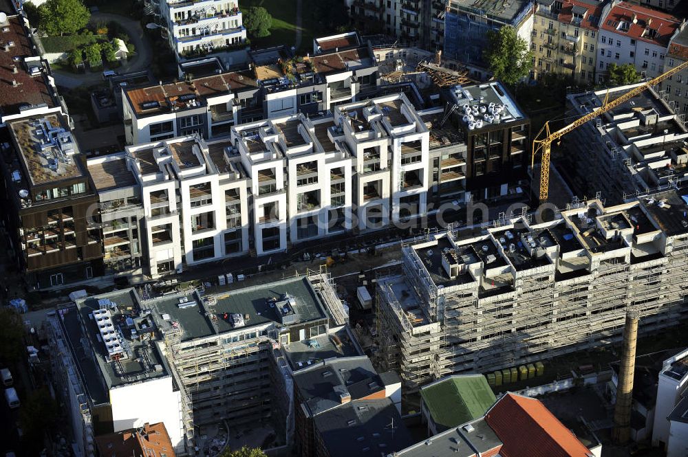 Aerial image Berlin - Blick auf die Baustelle des Wohnneubaugebiet Marthashof an der Schwedter Straße im Stadtteil Prenzlauer Berg. Der Neubau ist ein Projekt der STOFANEL Investment AG , Projektsteuerer die city Bauten mbH, Baufirma die ALPINE Bau Deutschland. View of the residential development area „Marthashof Urban Village“ at the Berlin - district Prenzlauer Berg.