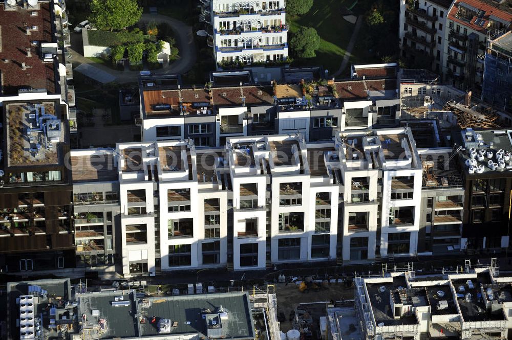 Aerial photograph Berlin - Blick auf die Baustelle des Wohnneubaugebiet Marthashof an der Schwedter Straße im Stadtteil Prenzlauer Berg. Der Neubau ist ein Projekt der STOFANEL Investment AG , Projektsteuerer die city Bauten mbH, Baufirma die ALPINE Bau Deutschland. View of the residential development area „Marthashof Urban Village“ at the Berlin - district Prenzlauer Berg.