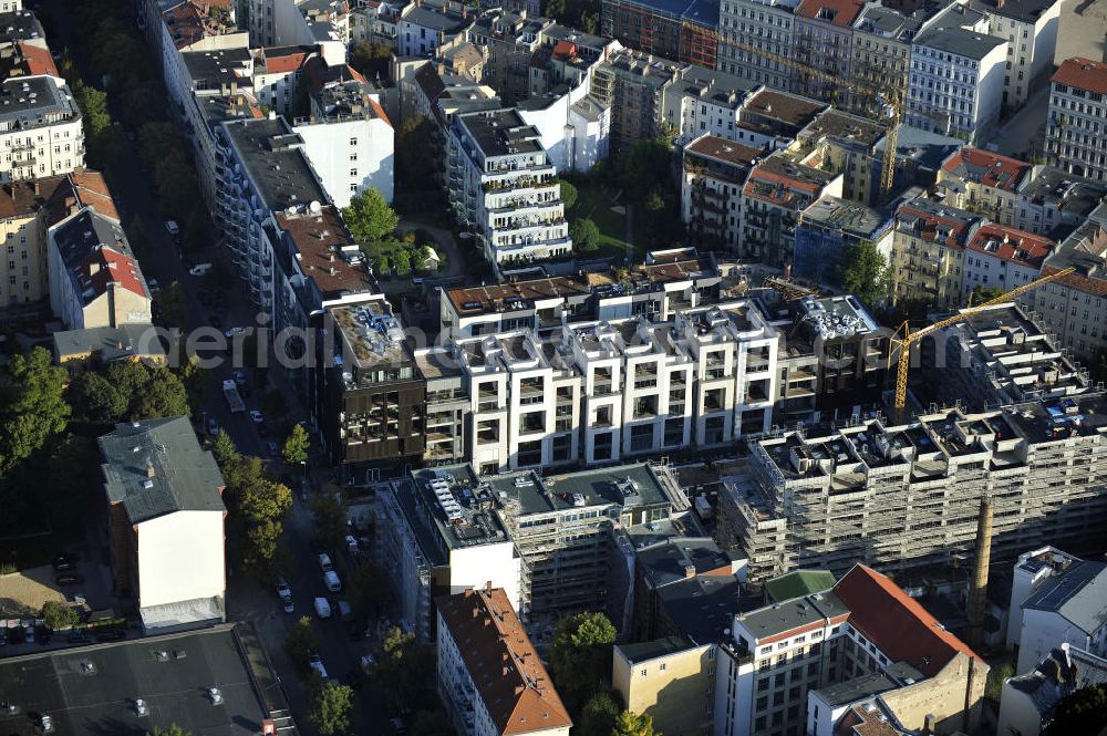 Berlin from the bird's eye view: Blick auf die Baustelle des Wohnneubaugebiet Marthashof an der Schwedter Straße im Stadtteil Prenzlauer Berg. Der Neubau ist ein Projekt der STOFANEL Investment AG , Projektsteuerer die city Bauten mbH, Baufirma die ALPINE Bau Deutschland. View of the residential development area „Marthashof Urban Village“ at the Berlin - district Prenzlauer Berg.