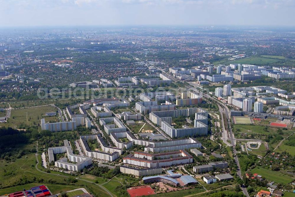 Berlin from the bird's eye view: Blick auf das Wohnneubaugebiet an der Wartiner Straße, Vincent-van-Gogh-Straße und Falkenberger Chaussee in Berlin-Hohenschönhausen in Ost-West-Richtung.