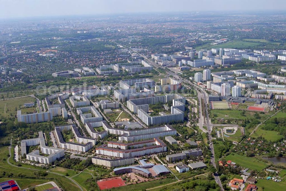 Aerial image Berlin - Blick auf das Wohnneubaugebiet an der Wartiner Straße, Vincent-van-Gogh-Straße und Falkenberger Chaussee in Berlin-Hohenschönhausen in Ost-West-Richtung.