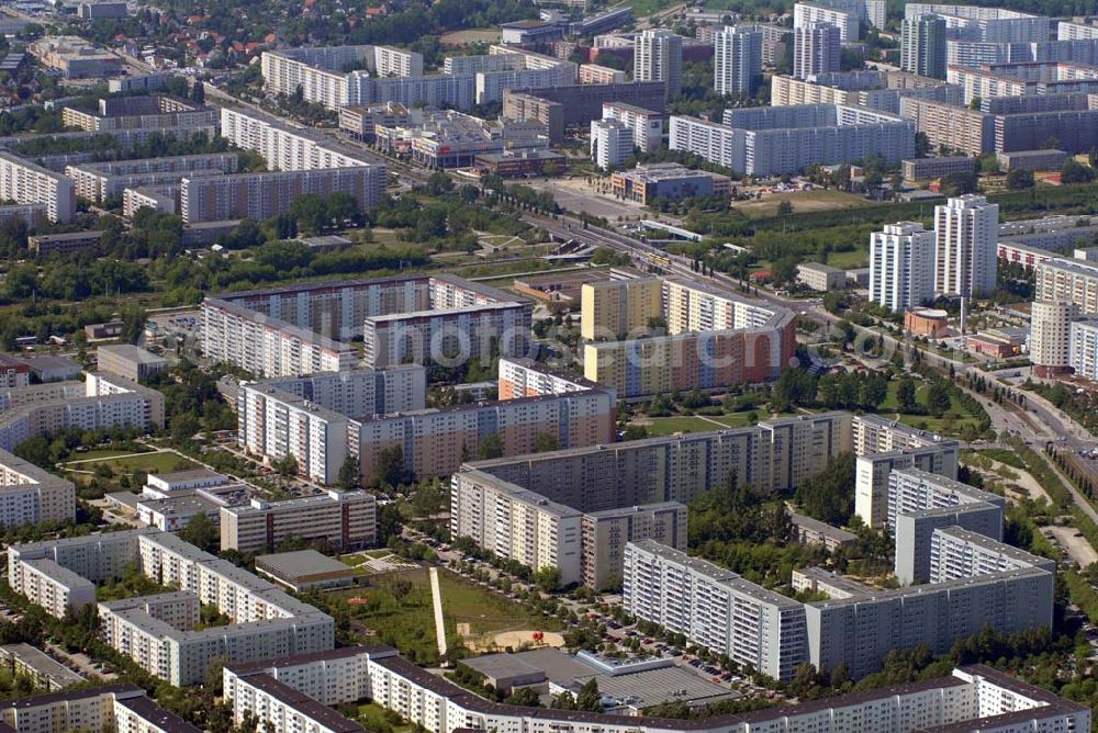 Aerial image Berlin - Blick auf das Wohnneubaugebiet an der Wartiner Straße, Vincent-van-Gogh-Straße und Falkenberger Chaussee in Berlin-Hohenschönhausen in Ost-West-Richtung.