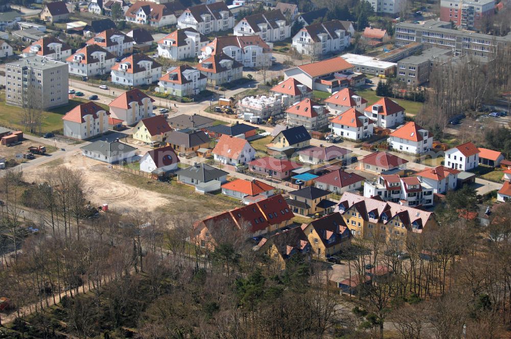 Aerial photograph Graal-Müritz - Blick auf das Wohngebiet der HAWO Bauträger KG Zur Eselswiese in unmittelbarer Strandnähe im Ostseeheilbad Graal-Müritz.