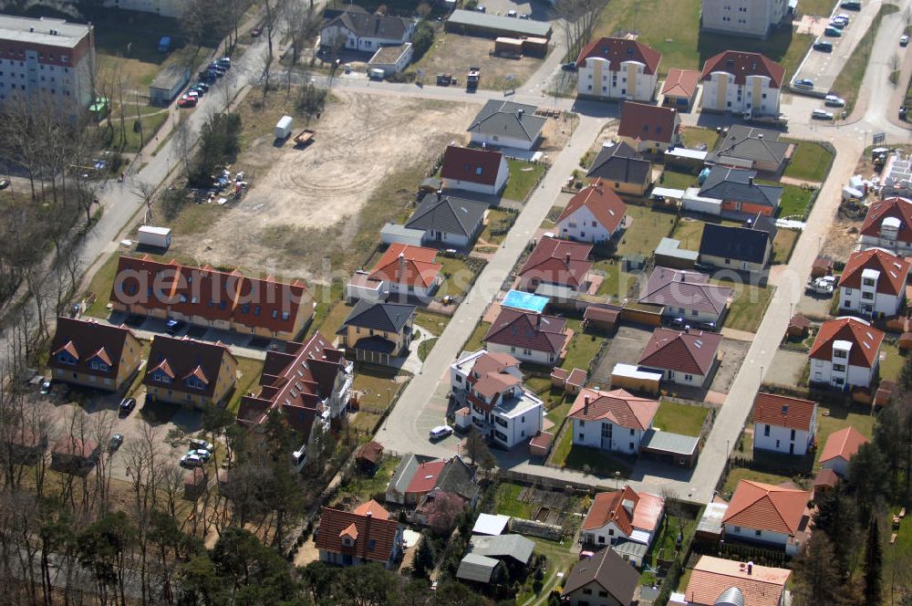 Graal-Müritz from above - Blick auf das Wohngebiet der HAWO Bauträger KG Zur Eselswiese in unmittelbarer Strandnähe im Ostseeheilbad Graal-Müritz.