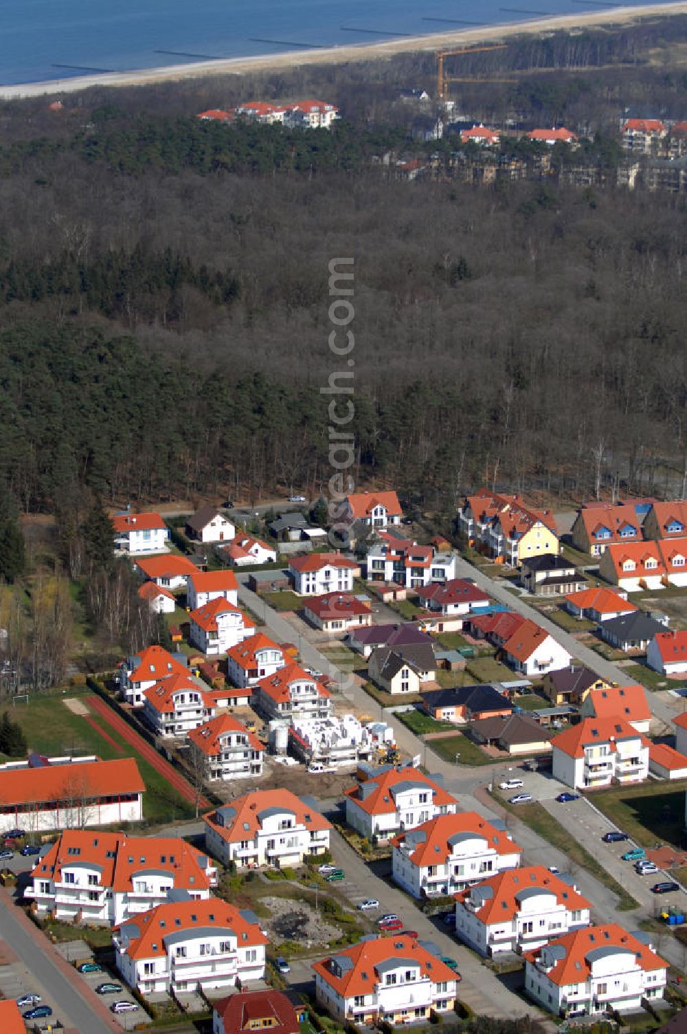 Aerial photograph Graal-Müritz - Blick auf das Wohngebiet der HAWO Bauträger KG Zur Eselswiese in unmittelbarer Strandnähe im Ostseeheilbad Graal-Müritz.