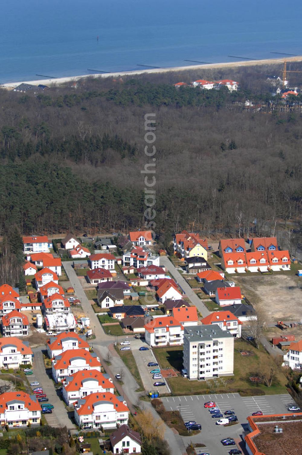 Graal-Müritz from above - Blick auf das Wohngebiet der HAWO Bauträger KG Zur Eselswiese in unmittelbarer Strandnähe im Ostseeheilbad Graal-Müritz.