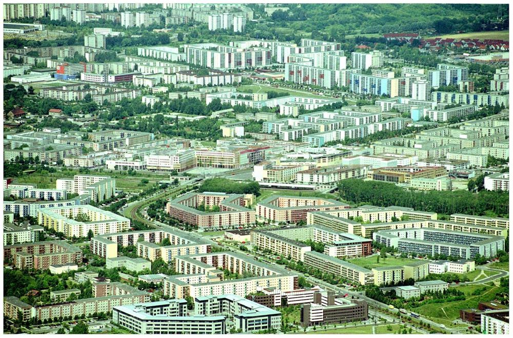 Berlin - Hellersdorf from the bird's eye view: Stadtübersichten von den Wohnneubaugebieten in Berlin - Hellersdorf am Stadtteilzentrum Hellersdorf Helle Mitte.