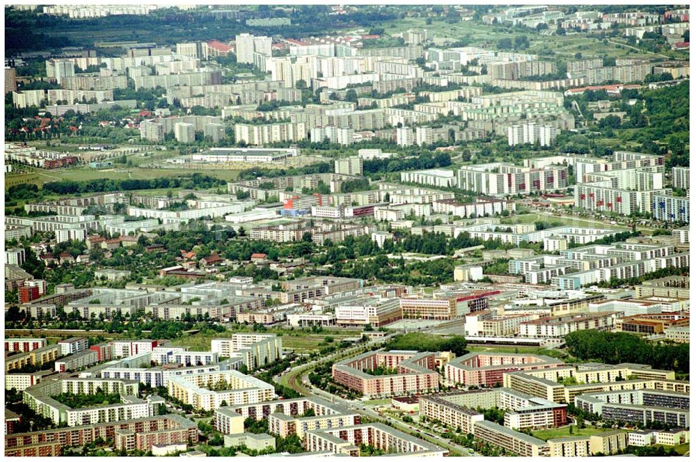 Aerial photograph Berlin - Hellersdorf - Stadtübersichten von den Wohnneubaugebieten in Berlin - Hellersdorf am Stadtteilzentrum Hellersdorf Helle Mitte.