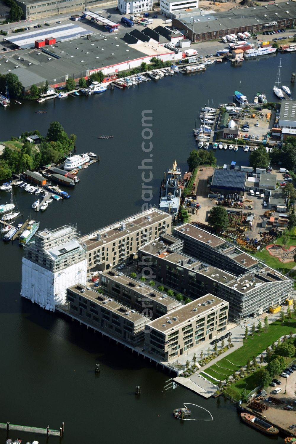 Aerial image Hamburg - Residential new construction neighborhood Marina auf der Schlossinsel in Hamburg - Harburg