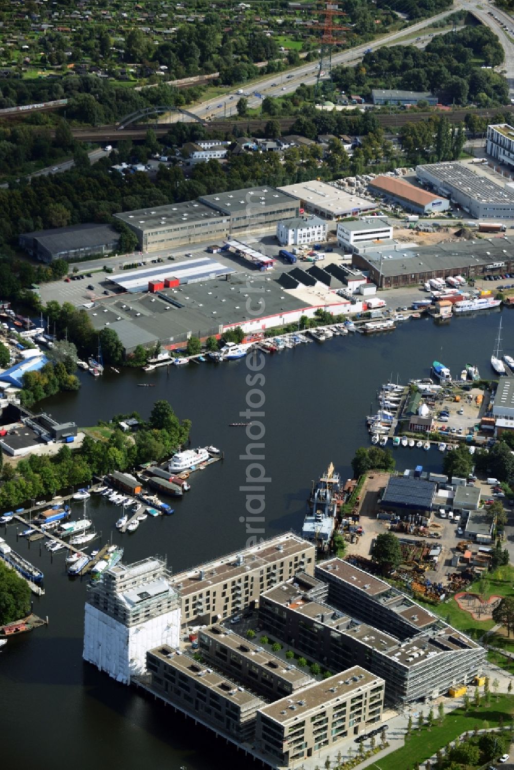 Hamburg from above - Residential new construction neighborhood Marina auf der Schlossinsel in Hamburg - Harburg