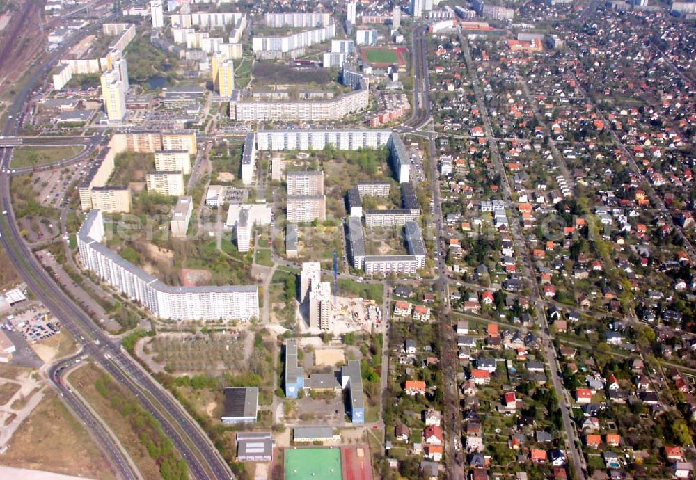 Aerial photograph Berlin - Wohnneubausiedlung in Berlin - Hellersdorf an der Grenze zum Stadteilbereich Mahlsdorf