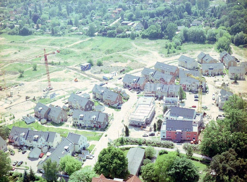 Borgsdorf / Brandenburg from above - Wohnneubausiedlung der Fa. Kondor Wessels Nord am Dornbuschweg in 16556 Borgsdorf / Brandenburg. Tel.: 03303-524100