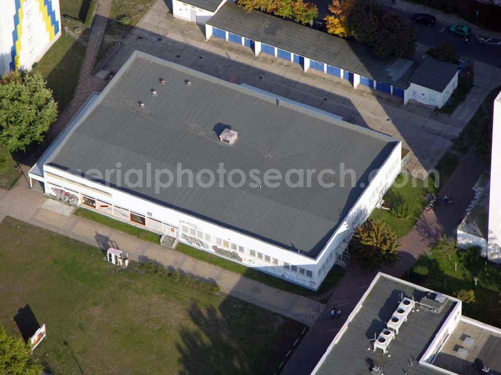 Aerial photograph Hennigsdorf - 05.10.2004 Wohnparadies Hennigsdorf in der Fontanestr.91, 16761 Hennigsdorf der Firmengruppe Bozkurt.