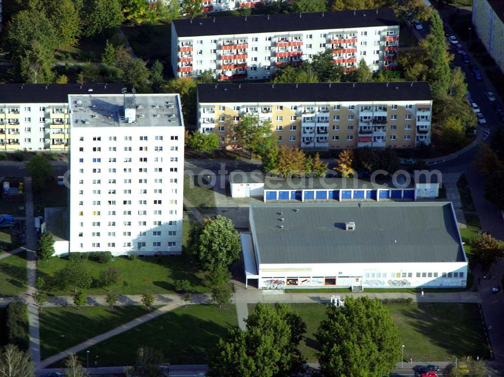 Aerial photograph Hennigsdorf - 05.10.2004 Wohnparadies Hennigsdorf in der Fontanestr.91, 16761 Hennigsdorf der Firmengruppe Bozkurt.