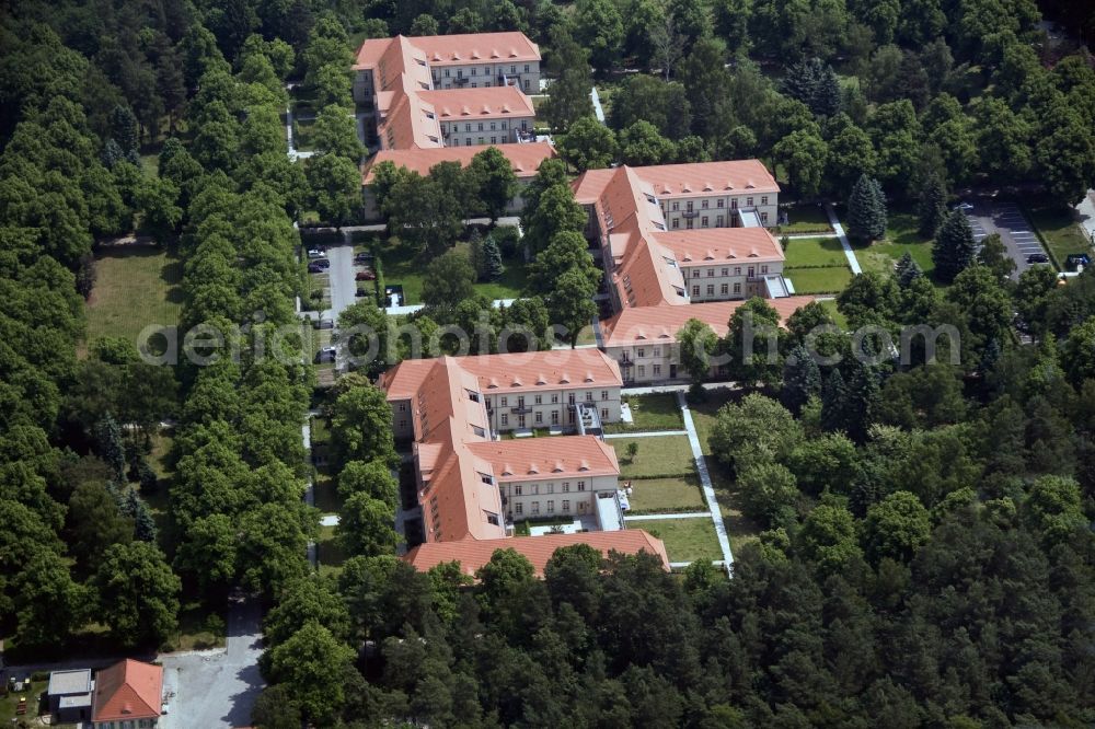 Aerial photograph Berlin - The listed buildings of architect Ludwig Hoffman of the former Hospital of the book have been converted into residential park Allees des Chateaux