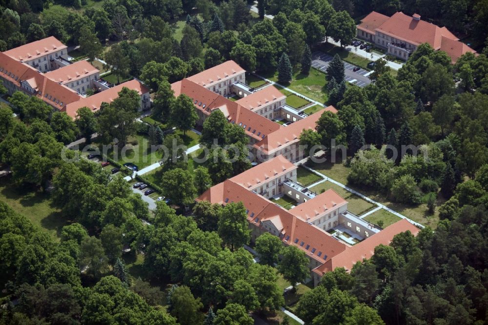 Berlin from above - The listed buildings of architect Ludwig Hoffman of the former Hospital of the book have been converted into residential park Allees des Chateaux