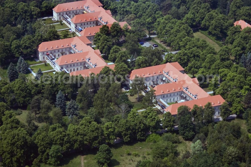 Aerial image Berlin - The listed buildings of architect Ludwig Hoffman of the former Hospital of the book have been converted into residential park Allees des Chateaux