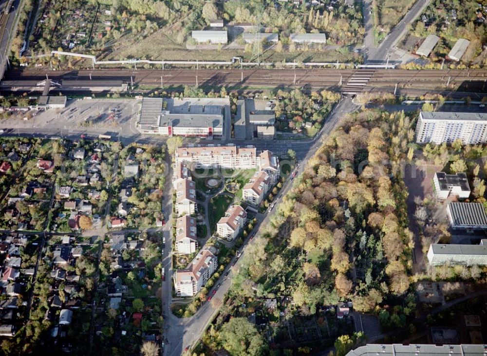 Aerial image Berlin - Lichtenberg - Wohnpark der Bayerischen Hausbau am S-Bahnhof Friedrichsfelde-Ost in Berlin - Lichtenberg.