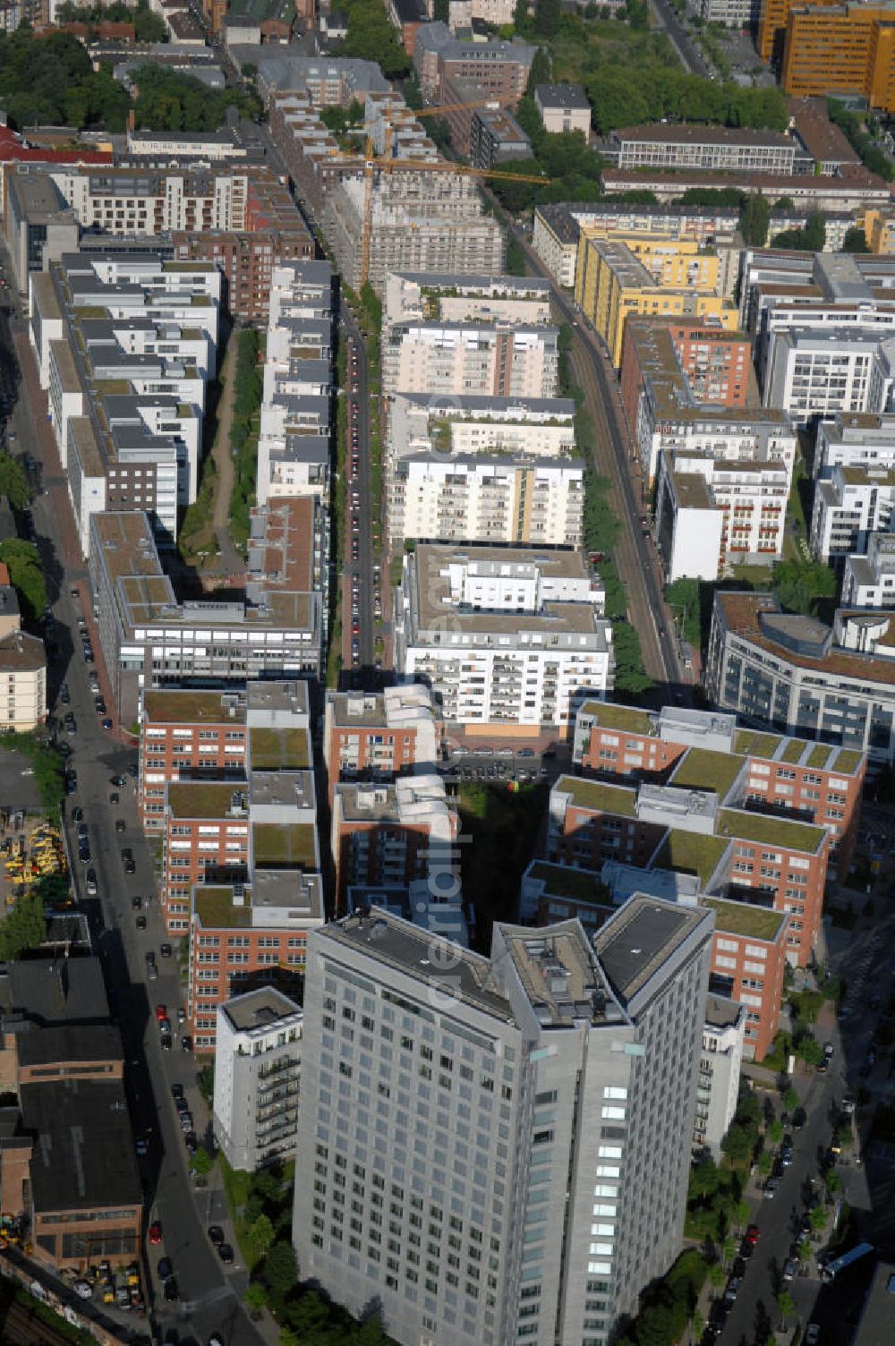 Frankfurt am Main from the bird's eye view: Wohnpark und Gewerbepark Athlon Place der HVB Immobilen AG an der Theodor-Heuss-Allee / City West. Kontakt: HVB Immobilien AG, Marketing Susanne Himmel; E-Mail: susanne.himmel@hvbprojekt.de