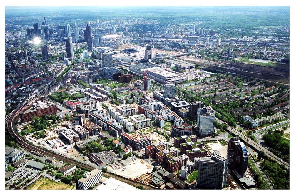 Aerial image Frankfurt am Main - Wohnpark der HVB-Immobilien AG an der Theodor -Heuss-Allee in Frankfurt(Hessen). Neubau des Radisson SAS Hotels.