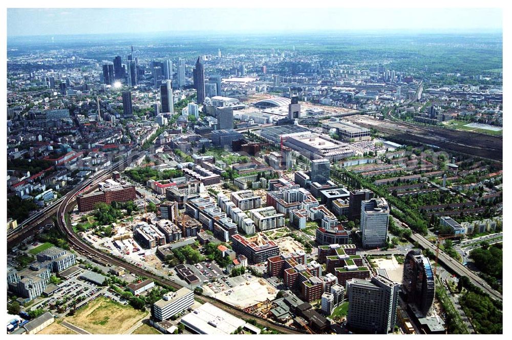 Aerial photograph Frankfurt am Main - Wohnpark der HVB-Immobilien AG an der Theodor -Heuss-Allee in Frankfurt(Hessen). Neubau des Radisson SAS Hotels.