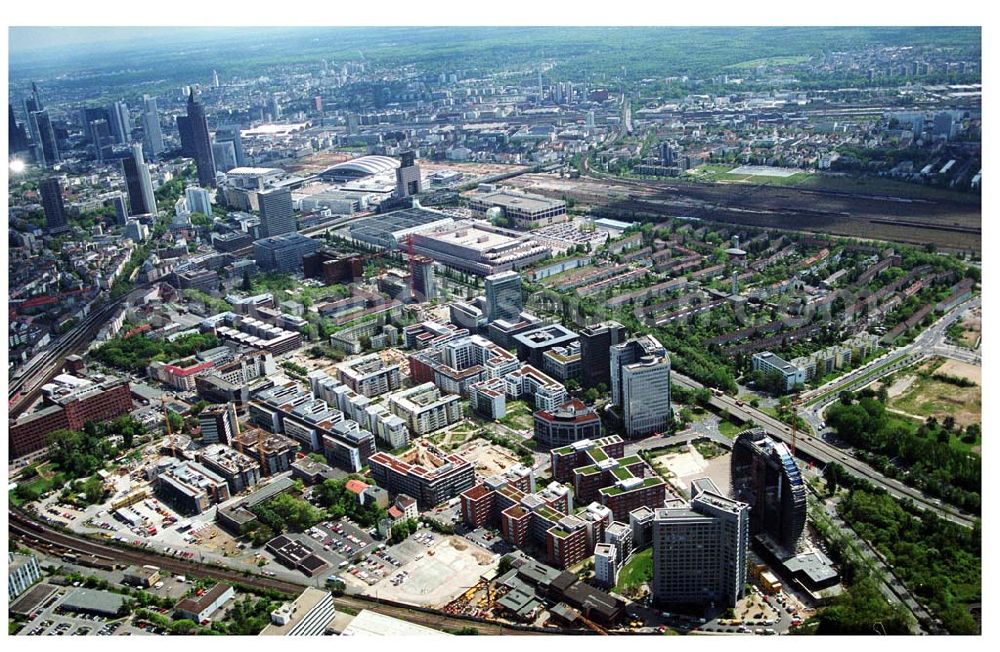 Frankfurt am Main from the bird's eye view: Blick auf die Wohn- und Geschäftshaussiedlungen an der Theodor-Heuss-Allee in Frankfurt / Main mit dem Wohnpark der HVB Immobilien AG.