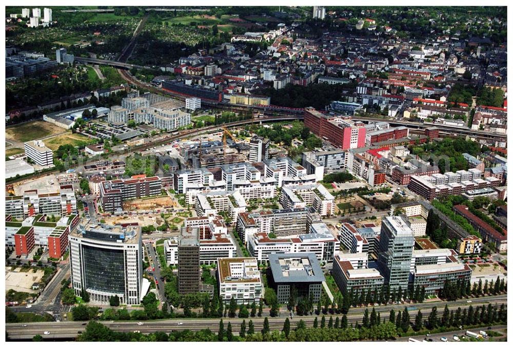 Frankfurt am Main from above - Blick auf die Wohn- und Geschäftshaussiedlungen an der Theodor-Heuss-Allee in Frankfurt / Main mit dem Wohnpark der HVB Immobilien AG.