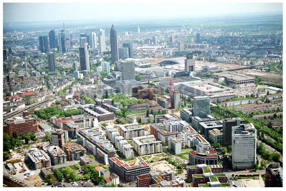 Aerial image Frankfurt am Main - Blick auf die Wohn- und Geschäftshaussiedlungen an der Theodor-Heuss-Allee in Frankfurt / Main mit dem Wohnpark der HVB Immobilien AG.