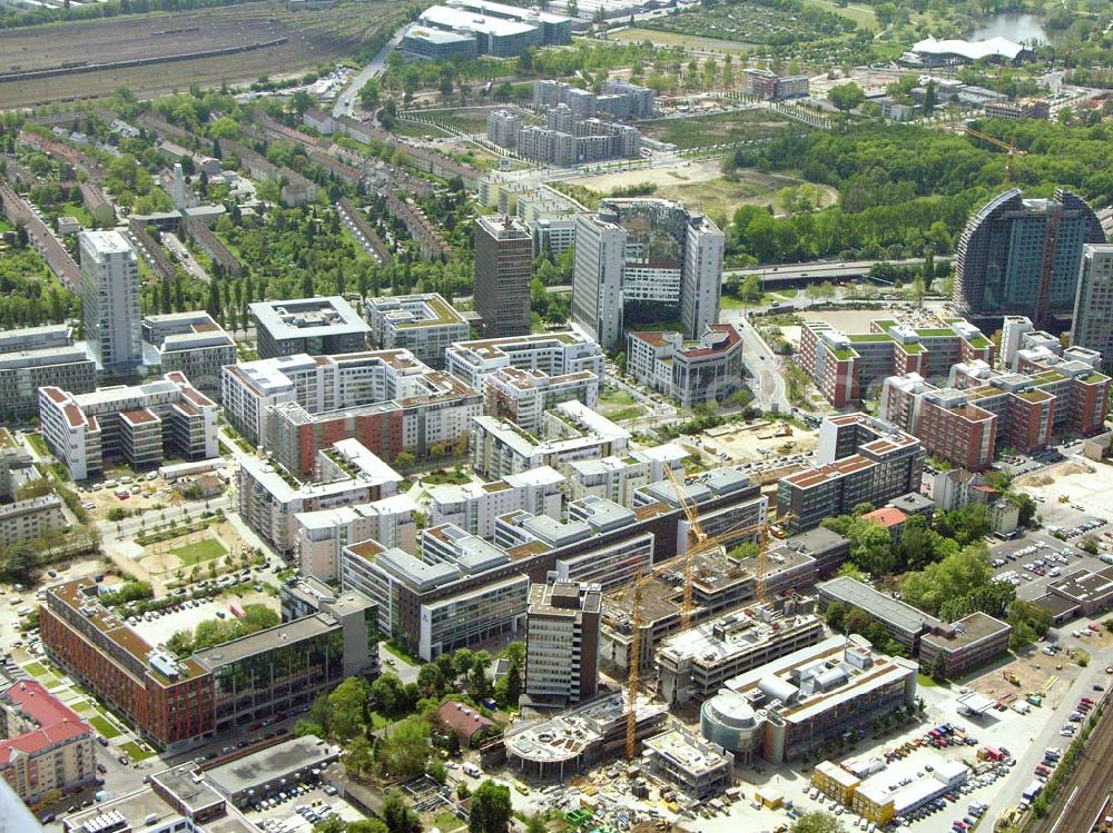 Aerial photograph Frankfurt - Main / Hessen - Wohnpark der HVB-Immobilen Ag an der Theodor-Heuss-Allee in Frankfurt/Main (Hessen)