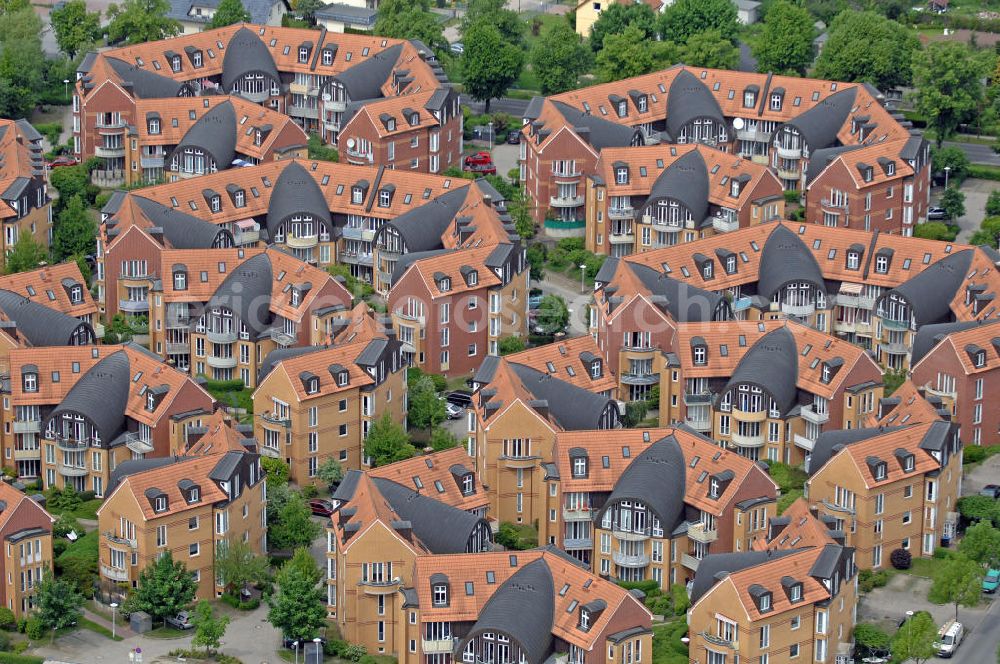 Aerial image Nauen - Blick auf den Wohnpark Nauen an der Hamburger Straße in Nauen. Die Hanseatica Unternehmens Consulting GmbH trat beim Bau der 474 Wohnungen als Bauträger auf. View of the Residental Park Nauen at the Hamburger Strasse in Nauen. Property developer of the 474 apartments was the company Hanseatica Unternehmens Consulting GmbH.