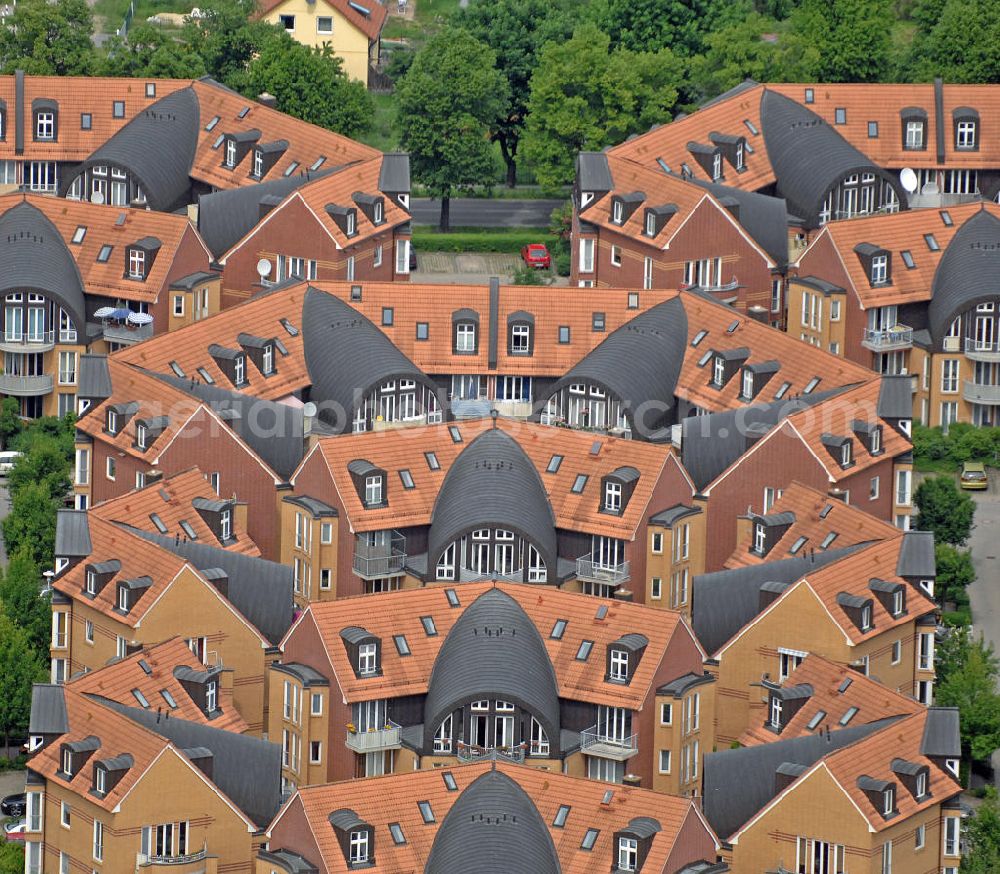 Nauen from the bird's eye view: Blick auf den Wohnpark Nauen an der Hamburger Straße in Nauen. Die Hanseatica Unternehmens Consulting GmbH trat beim Bau der 474 Wohnungen als Bauträger auf. View of the Residental Park Nauen at the Hamburger Strasse in Nauen. Property developer of the 474 apartments was the company Hanseatica Unternehmens Consulting GmbH.