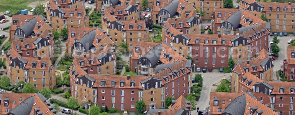 Aerial image Nauen - Blick auf den Wohnpark Nauen an der Hamburger Straße in Nauen. Die Hanseatica Unternehmens Consulting GmbH trat beim Bau der 474 Wohnungen als Bauträger auf. View of the Residental Park Nauen at the Hamburger Strasse in Nauen. Property developer of the 474 apartments was the company Hanseatica Unternehmens Consulting GmbH.