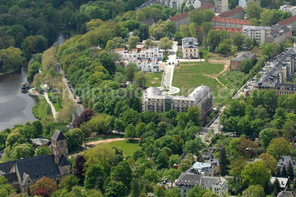 Chemnitz from the bird's eye view: Blick auf das Wohngebiet an der Salzstraße / Abteiweg in 09113 Chemnitz. Der Wohnpark Am Schloßteich ist ein Entwicklungegebiet der HVB Immobilien AG in Sachsen. View of the residential area at the Salt Road / Abteiweg in 09113 Chemnitz. The residential park At Castle Lake is a developing area of the lung HVB Immobilien AG in Saxony.