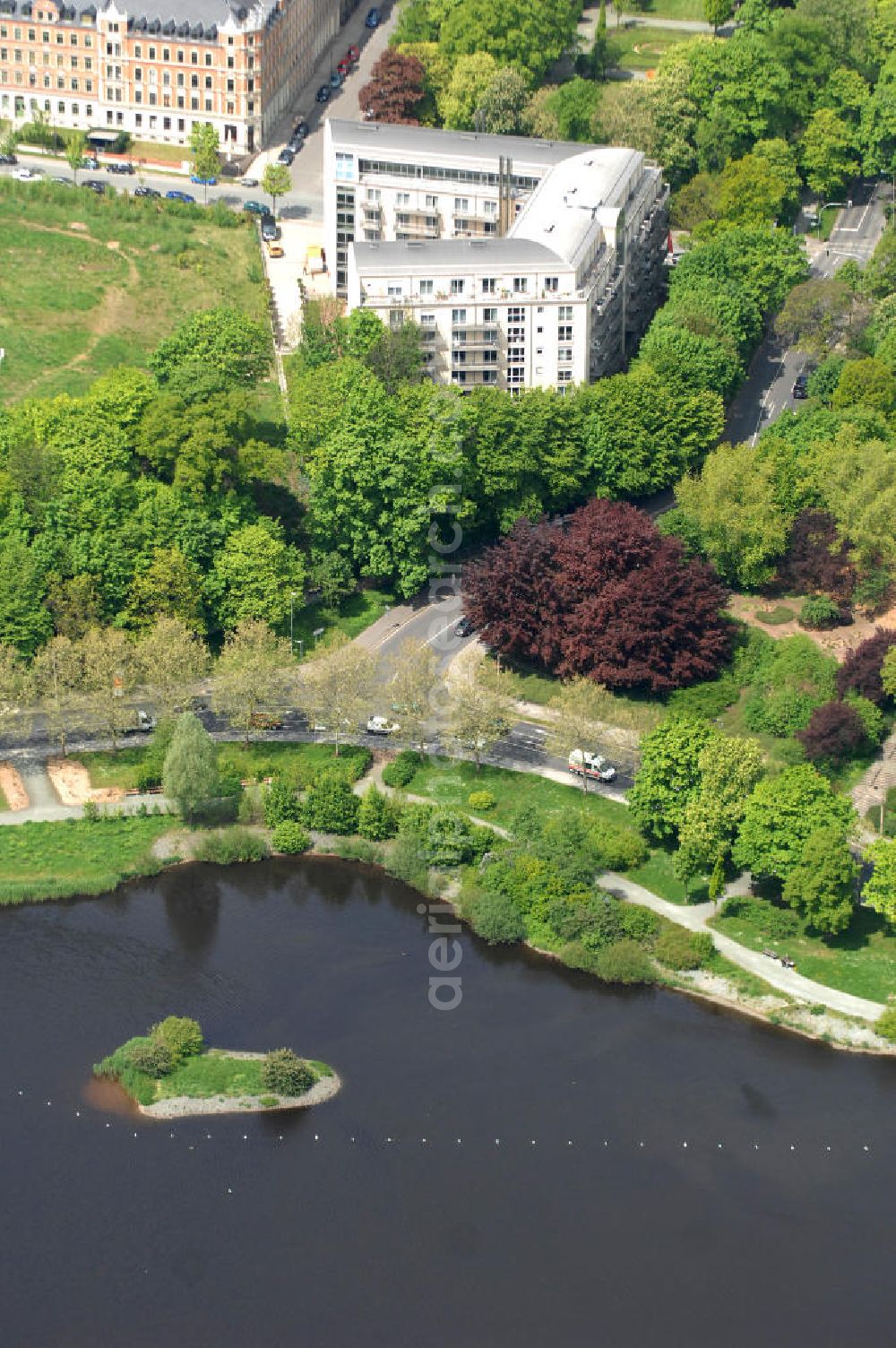 Aerial image Chemnitz - Blick auf das Wohngebiet an der Salzstraße / Abteiweg in 09113 Chemnitz. Der Wohnpark Am Schloßteich ist ein Entwicklungegebiet der HVB Immobilien AG in Sachsen. View of the residential area at the Salt Road / Abteiweg in 09113 Chemnitz. The residential park At Castle Lake is a developing area of the lung HVB Immobilien AG in Saxony.