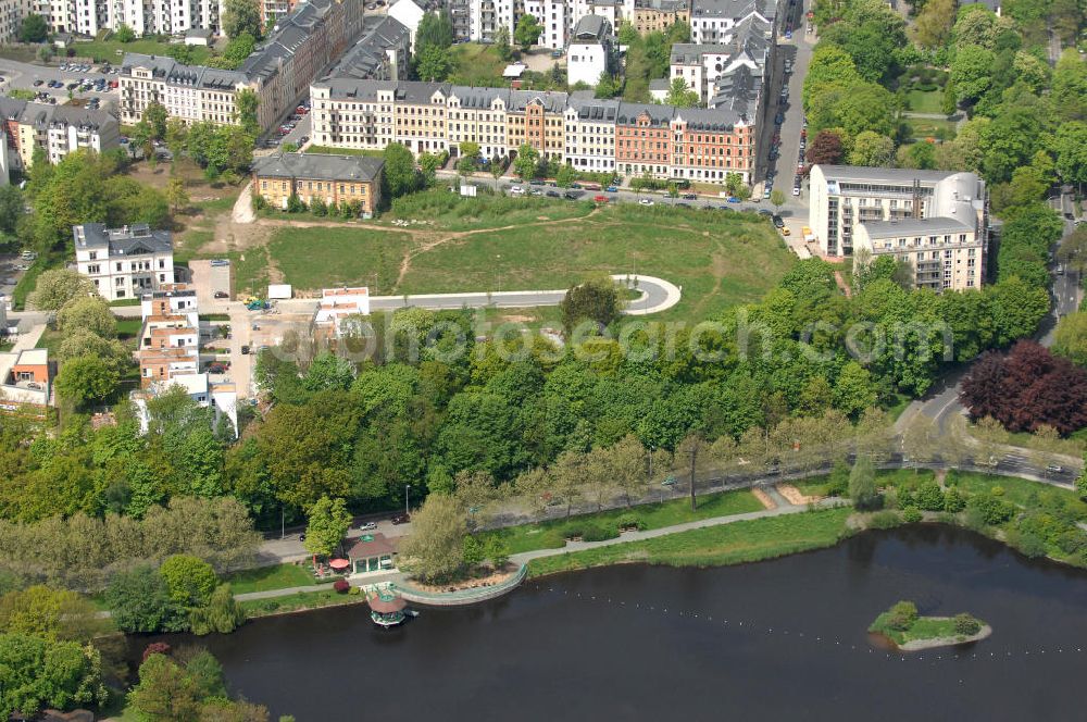 Chemnitz from the bird's eye view: Blick auf das Wohngebiet an der Salzstraße / Abteiweg in 09113 Chemnitz. Der Wohnpark Am Schloßteich ist ein Entwicklungegebiet der HVB Immobilien AG in Sachsen. View of the residential area at the Salt Road / Abteiweg in 09113 Chemnitz. The residential park At Castle Lake is a developing area of the lung HVB Immobilien AG in Saxony.