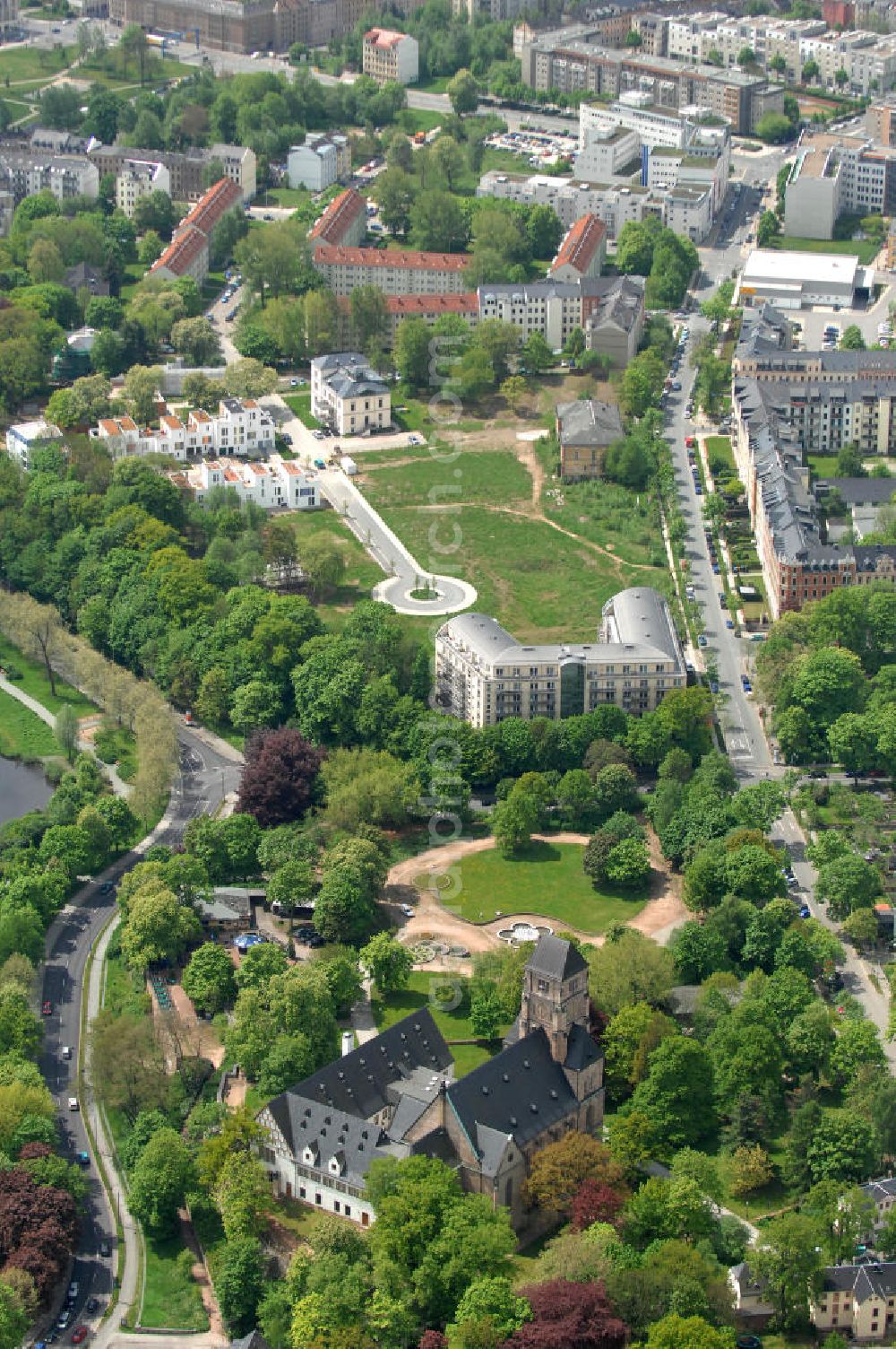 Chemnitz from above - Blick auf das Wohngebiet an der Salzstraße / Abteiweg in 09113 Chemnitz. Der Wohnpark Am Schloßteich ist ein Entwicklungegebiet der HVB Immobilien AG in Sachsen. View of the residential area at the Salt Road / Abteiweg in 09113 Chemnitz. The residential park At Castle Lake is a developing area of the lung HVB Immobilien AG in Saxony.