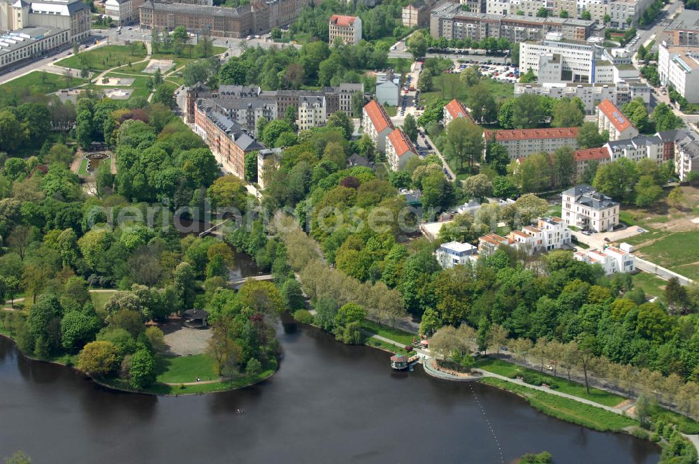 Aerial image Chemnitz - Blick auf das Wohngebiet an der Salzstraße / Abteiweg in 09113 Chemnitz. Der Wohnpark Am Schloßteich ist ein Entwicklungegebiet der HVB Immobilien AG in Sachsen. View of the residential area at the Salt Road / Abteiweg in 09113 Chemnitz. The residential park At Castle Lake is a developing area of the lung HVB Immobilien AG in Saxony.