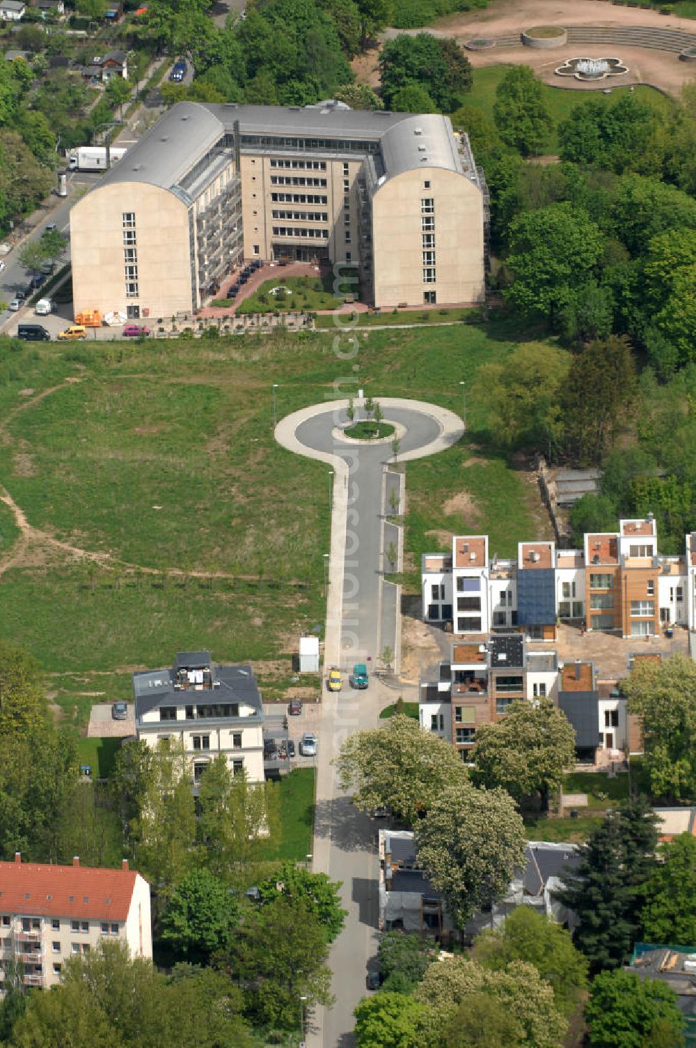 Chemnitz from above - Blick auf das Wohngebiet an der Salzstraße / Abteiweg in 09113 Chemnitz. Der Wohnpark Am Schloßteich ist ein Entwicklungegebiet der HVB Immobilien AG in Sachsen. View of the residential area at the Salt Road / Abteiweg in 09113 Chemnitz. The residential park At Castle Lake is a developing area of the lung HVB Immobilien AG in Saxony.