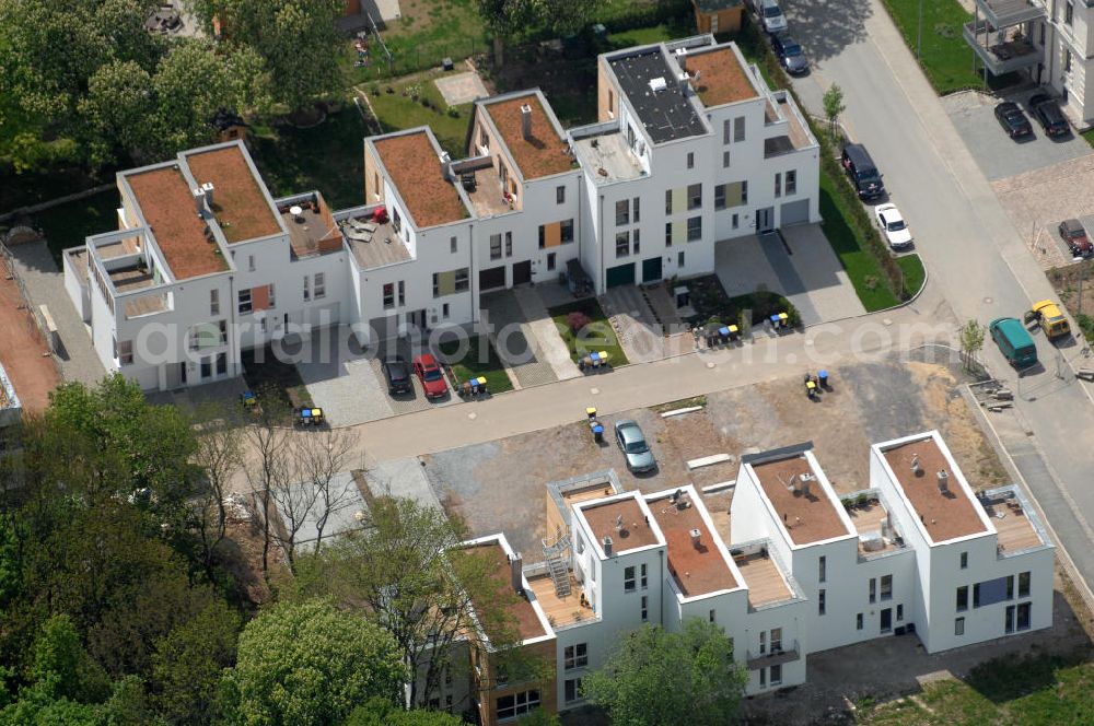 Chemnitz from the bird's eye view: Blick auf das Wohngebiet an der Salzstraße / Abteiweg in 09113 Chemnitz. Der Wohnpark Am Schloßteich ist ein Entwicklungegebiet der HVB Immobilien AG in Sachsen. View of the residential area at the Salt Road / Abteiweg in 09113 Chemnitz. The residential park At Castle Lake is a developing area of the lung HVB Immobilien AG in Saxony.