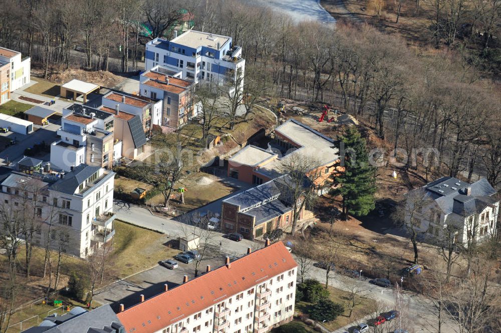 Chemnitz from the bird's eye view: Blick auf das Wohngebiet an der Salzstraße / Abteiweg in 09113 Chemnitz. Der Wohnpark Am Schloßteich ist ein Entwicklungegebiet der HVB Immobilien AG in Sachsen. View of the residential area at the Salt Road / Abteiweg in 09113 Chemnitz. The residential park At Castle Lake is a developing area of the lung HVB Immobilien AG in Saxony.