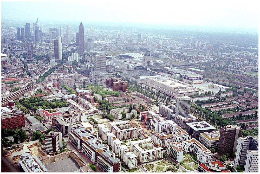 Aerial photograph Frankfurt - 25.07.2004 Blick auf den Wohnpark der HVB- Immobilien Ag an der Theodor-Heuss-Allee in Frankfurt (Hessen).