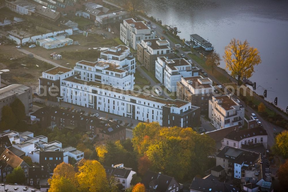 Aerial image Essen - Residential quarter Wohnen am Ruhrbogen in the South of Kettwig in the state of North Rhine-Westphalia. The autumnal area is located on Promenadenweg and Gueterstrasse