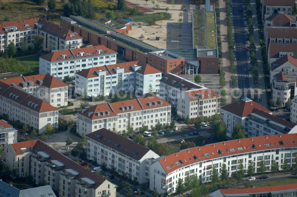 Aerial photograph Berlin - Blick auf Mehrfamilienhäuser zwischen Schönerlinder Weg, der Autobahn A10 / E65, Karestraße und der Bucher Chaussee in Berlin-Karow-Nord.