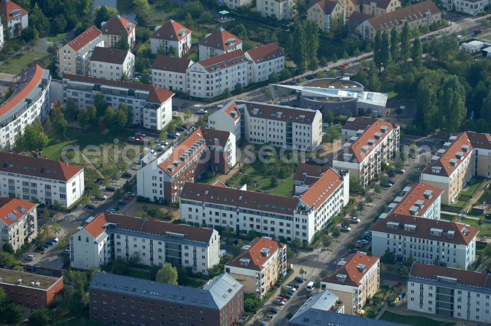 Aerial image Berlin - Blick auf Mehrfamilienhäuser zwischen Schönerlinder Weg, der Autobahn A10 / E65, Karestraße und der Bucher Chaussee in Berlin-Karow-Nord.