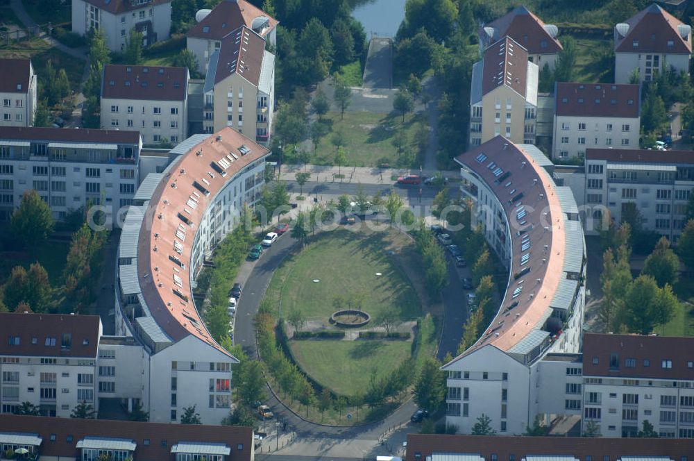 Berlin from above - Blick auf Mehrfamilienhäuser zwischen Schönerlinder Weg, der Autobahn A10 / E65, Karestraße und der Bucher Chaussee in Berlin-Karow-Nord.